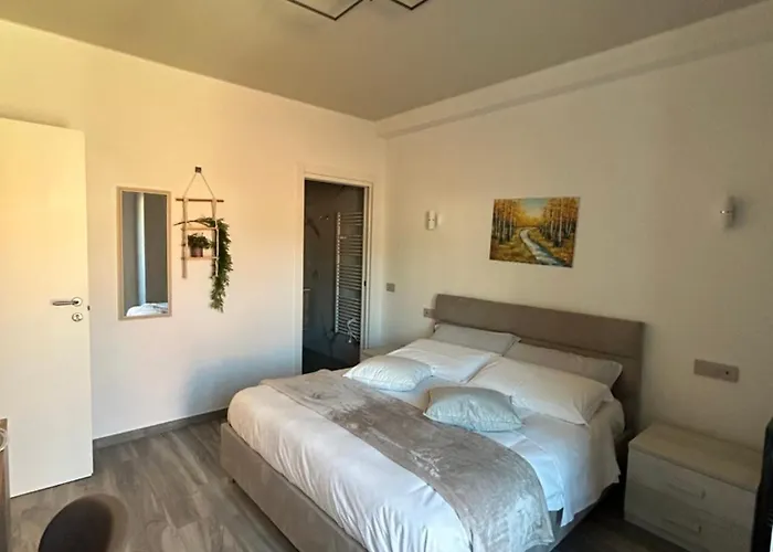 Holiday House - Como Center